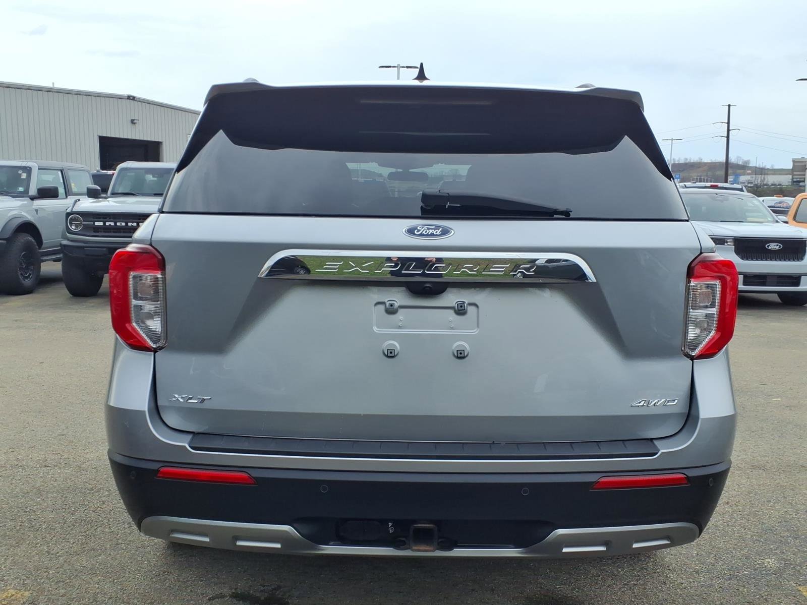 Used 2023 Ford Explorer XLT w/ Equipment Group 202A image 5