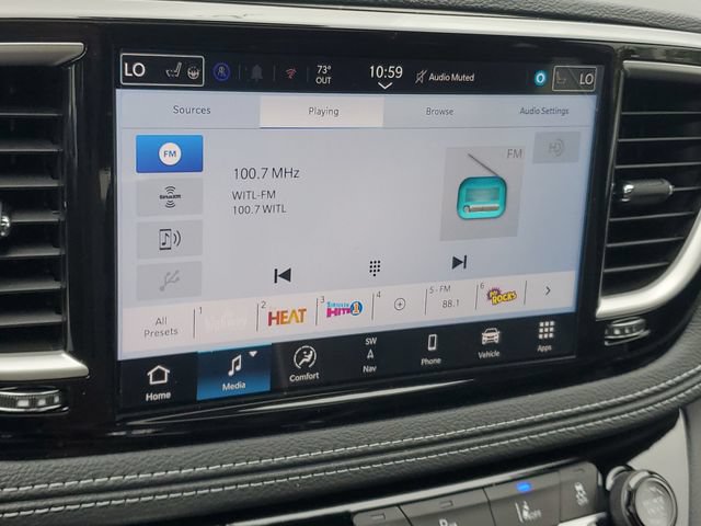 New 2027 Chrysler Pacifica Limited w/ Family Tech Group AWD/4WD image 25