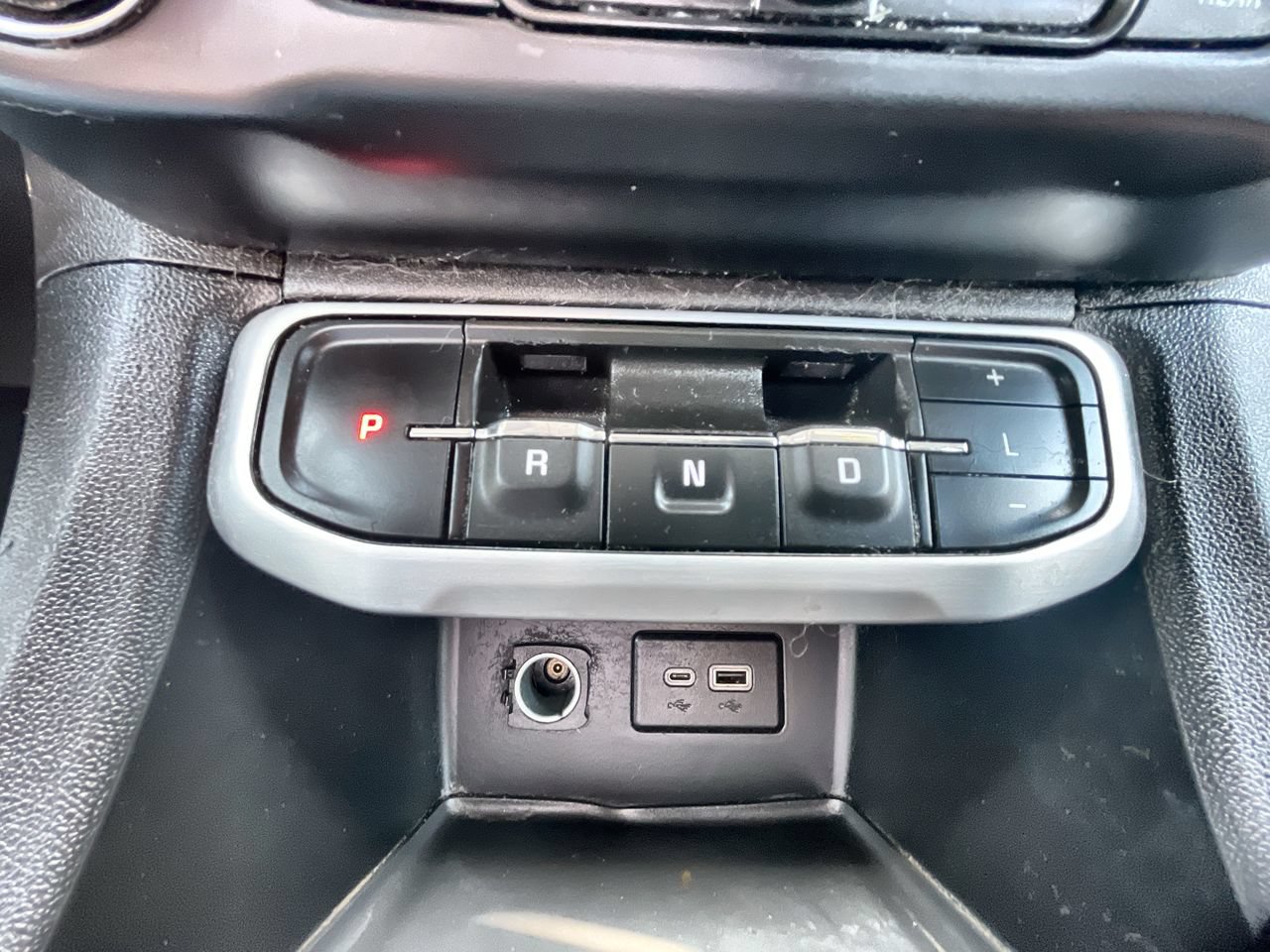 Used 2023 GMC Acadia SLE FWD image 16