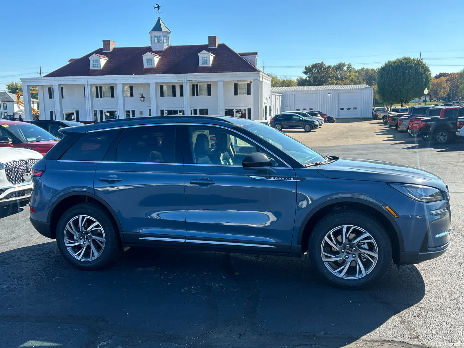 New 2026 Lincoln Corsair Premiere image 4