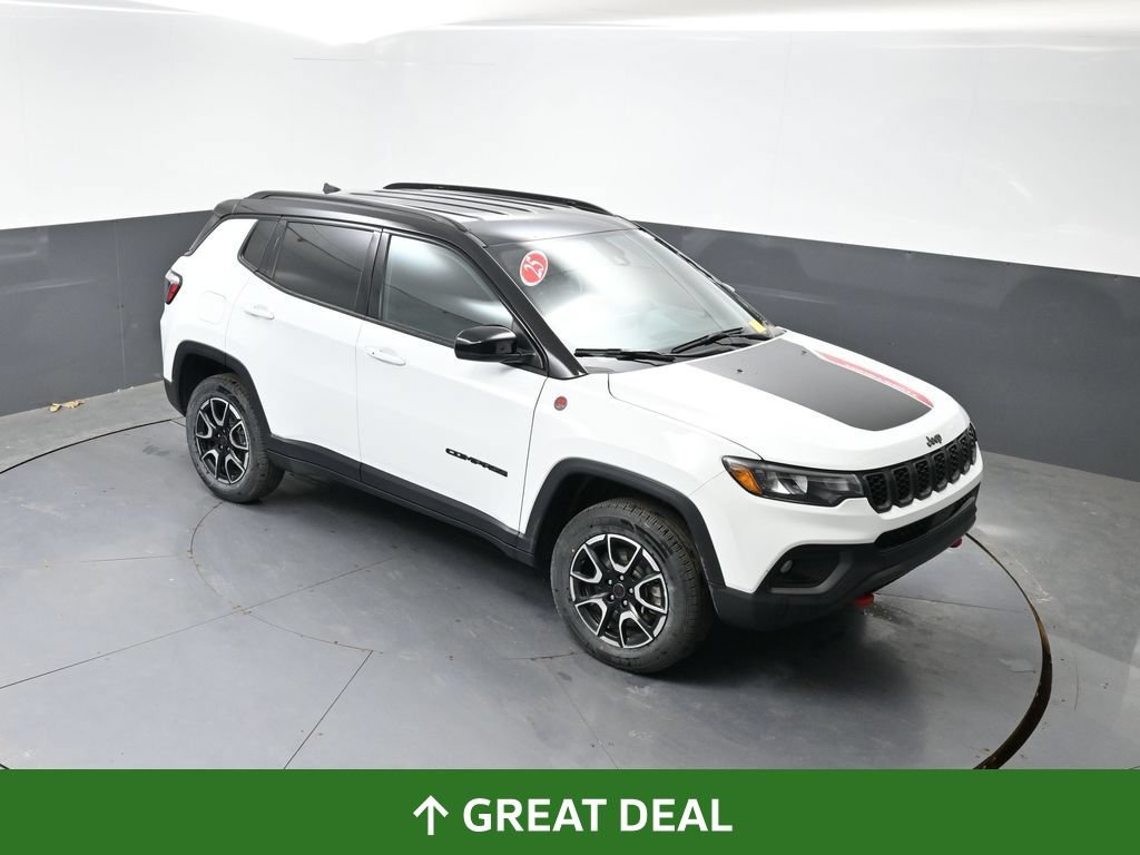 Used 2025 Jeep Compass Trailhawk AWD/4WD image 43