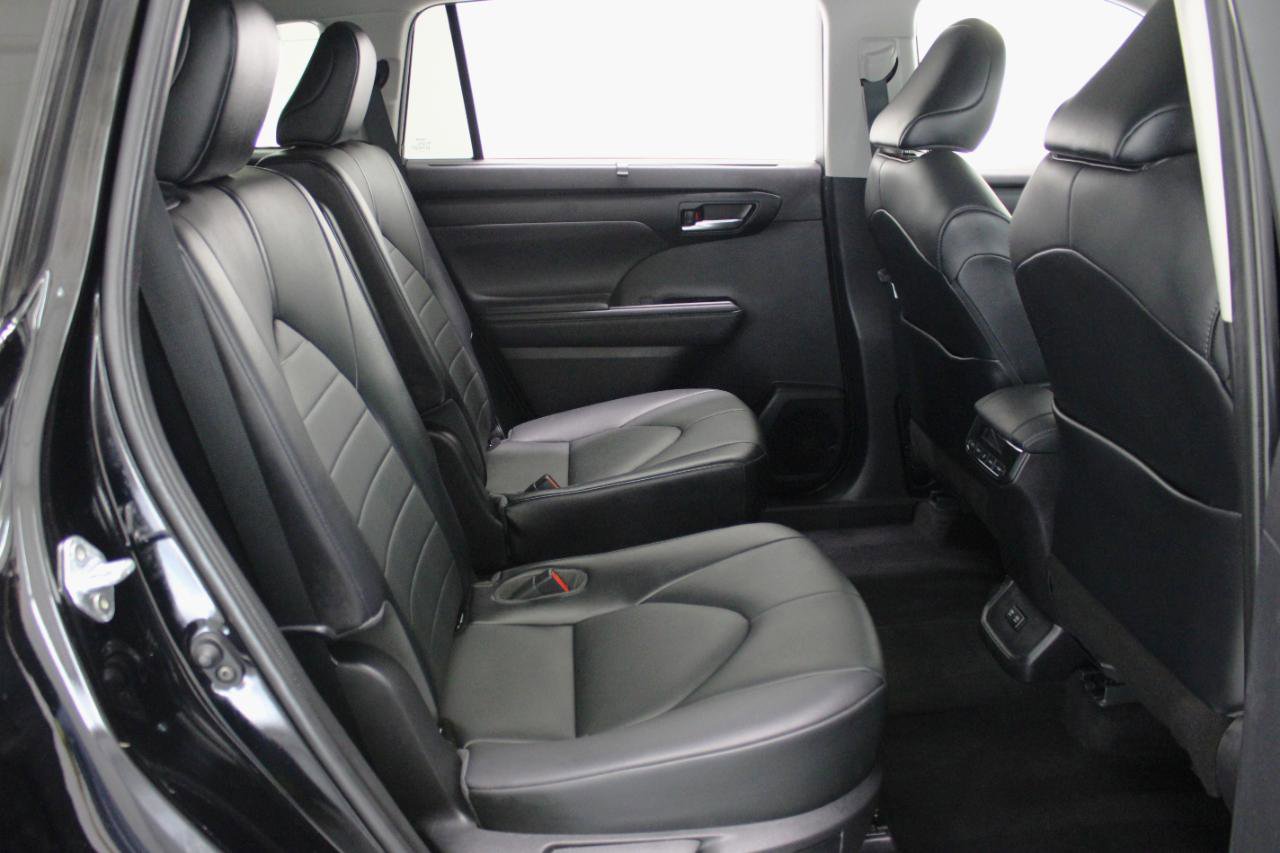 Used 2021 Toyota Highlander XLE image 41