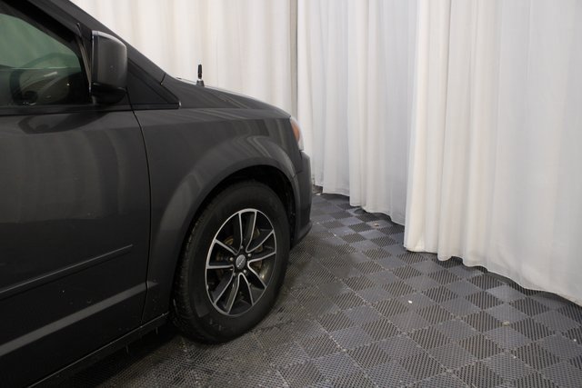 Used 2016 Dodge Grand Caravan SXT image 30