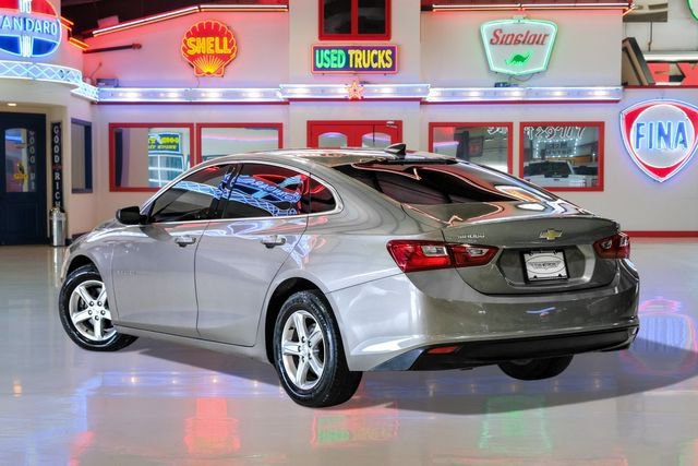 Used 2022 Chevrolet Malibu LS w/ LPO, Floor Liner Package FWD image 4