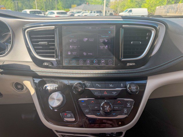 Used 2018 Chrysler Pacifica Limited w/ Advanced Safetytec Group FWD image 12
