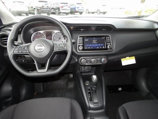 Used 2025 Nissan Kicks Play S image 12