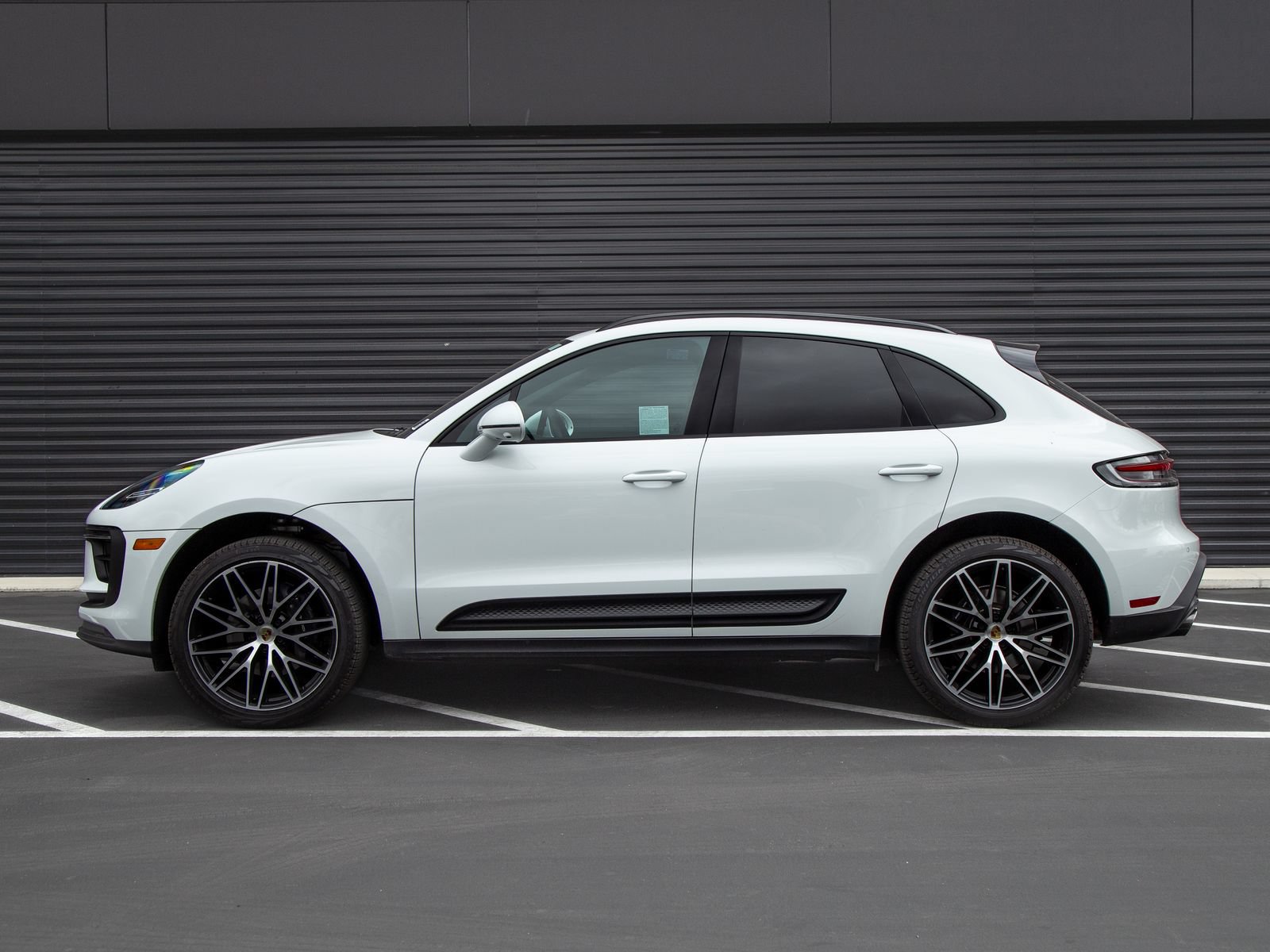 Used 2026 Porsche Macan AWD/4WD image 2