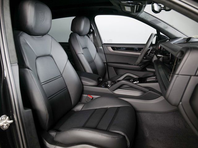 New 2026 Porsche Cayenne GTS image 11