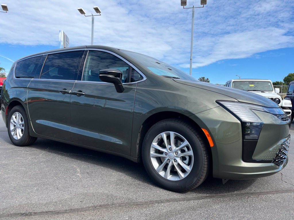 New 2027 Chrysler Pacifica Select FWD image 44