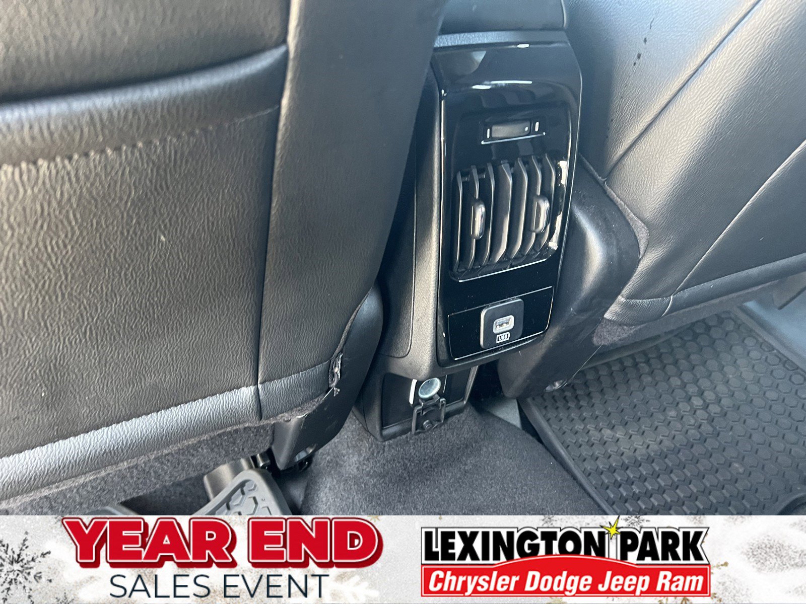 Used 2024 Jeep Compass Trailhawk image 11