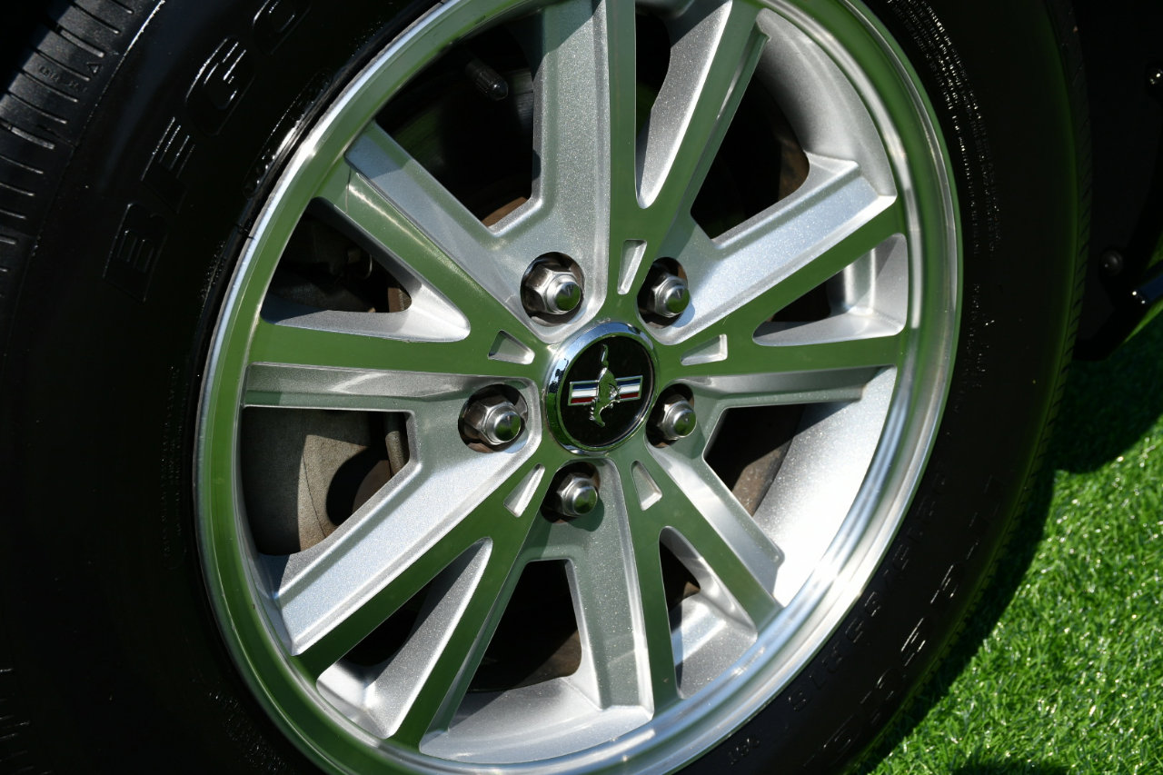 Used 2009 Ford Mustang Convertible image 10