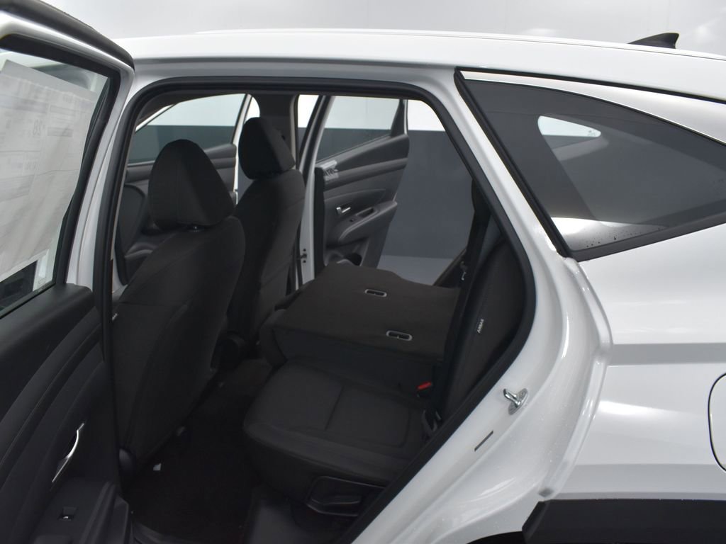 Used 2025 Hyundai Tucson SE image 11