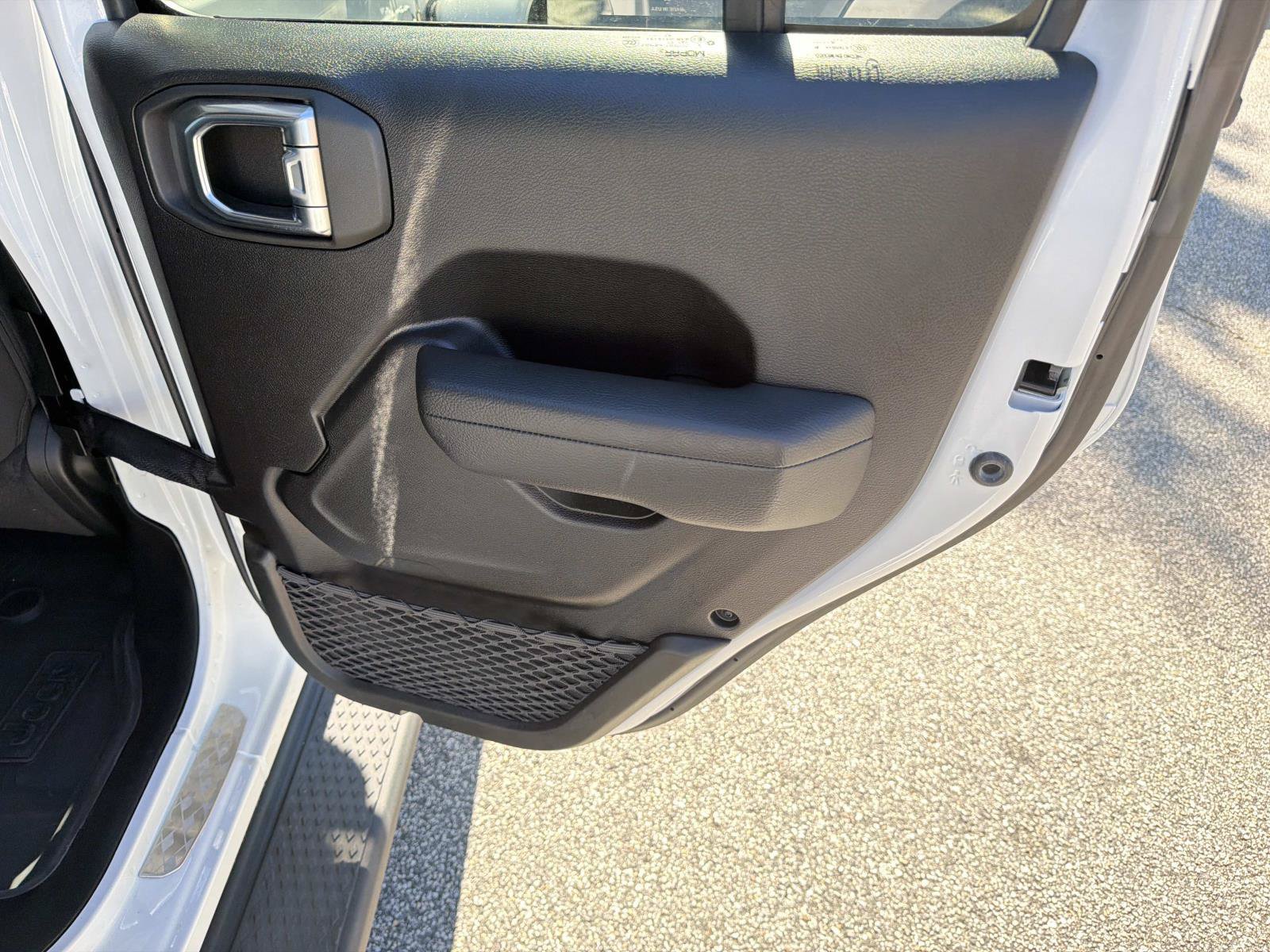 Used 2023 Jeep Gladiator Sport AWD/4WD image 17