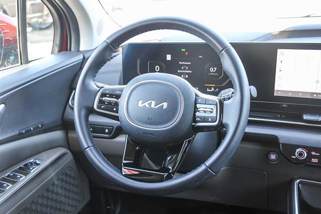 Used 2025 Kia Carnival SX image 15