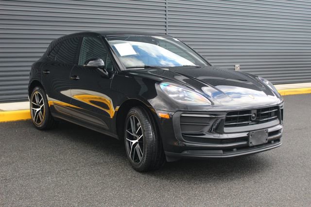 Used 2023 Porsche Macan Turbo image 10