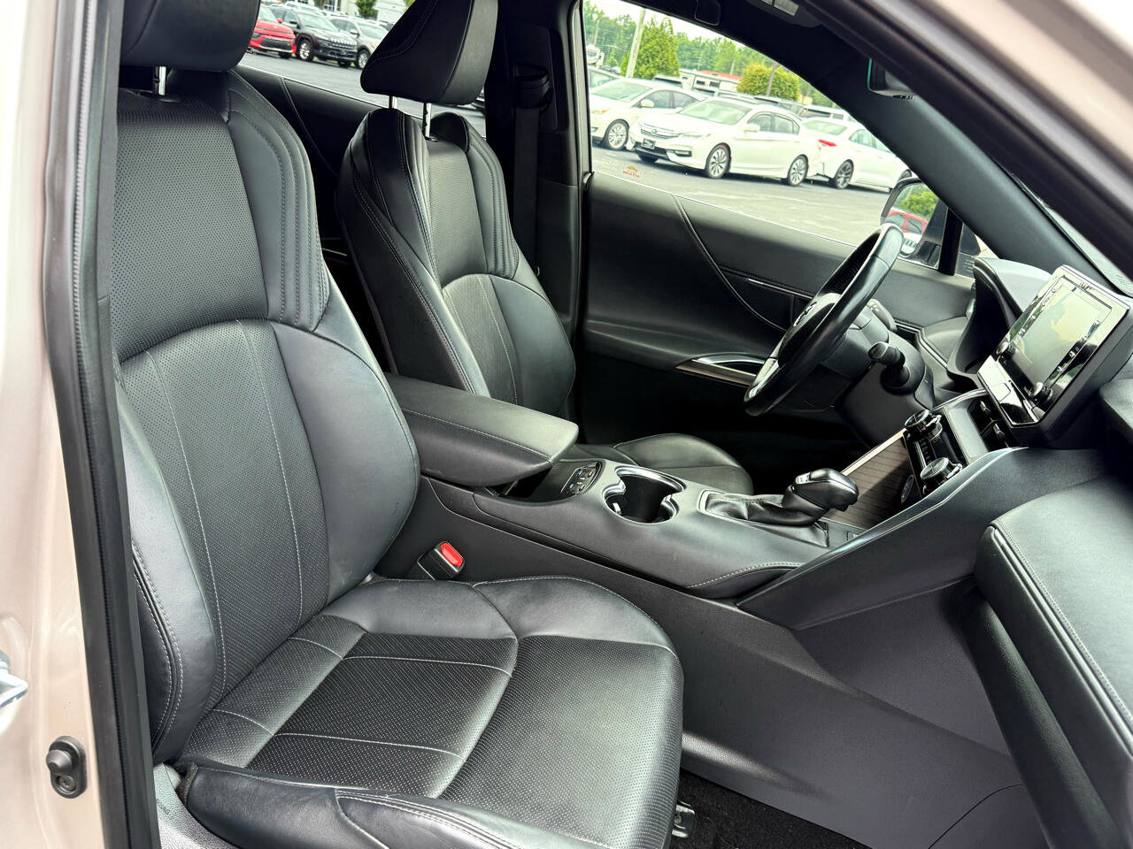 Used 2021 Toyota Venza XLE image 17