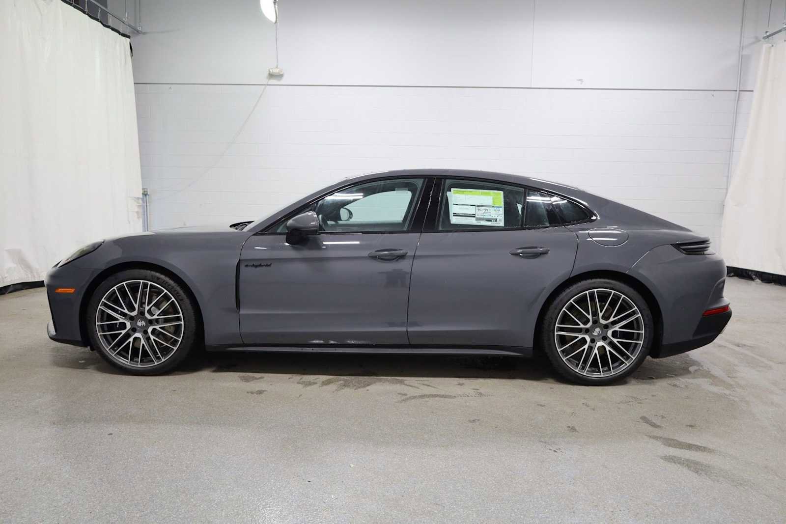New 2026 Porsche Panamera 4 image 2
