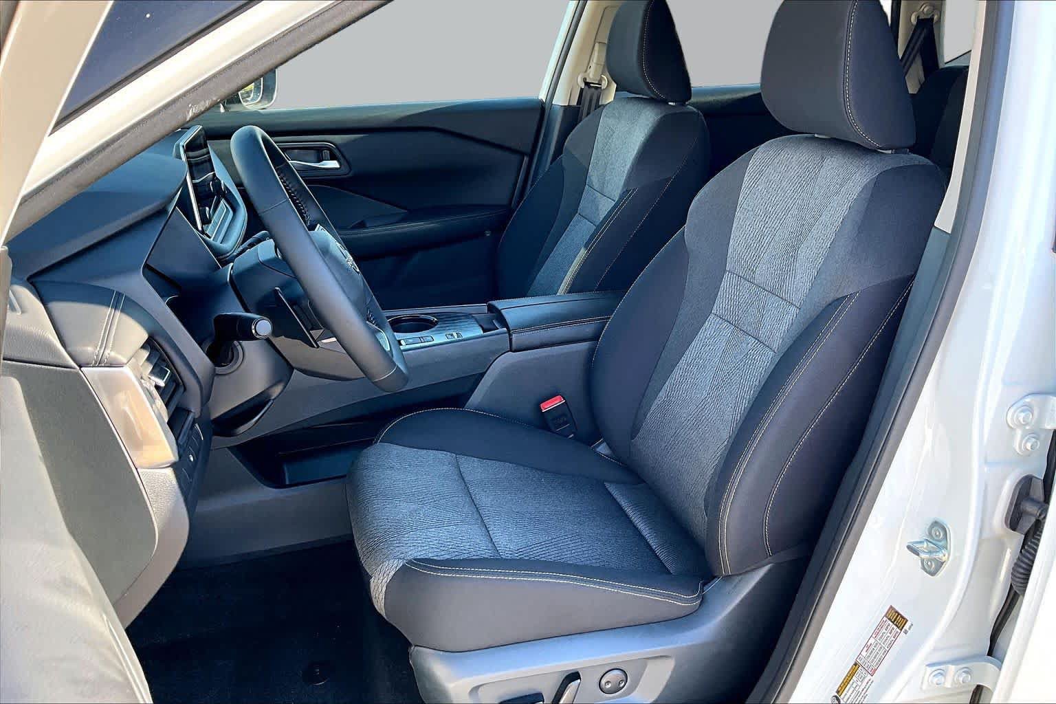 Certified 2026 Nissan Rogue SV FWD image 8