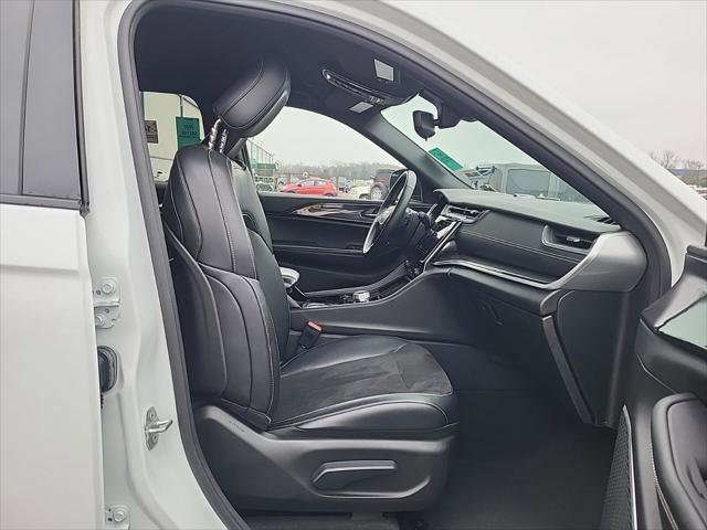 Used 2022 Jeep Grand Cherokee Altitude image 14