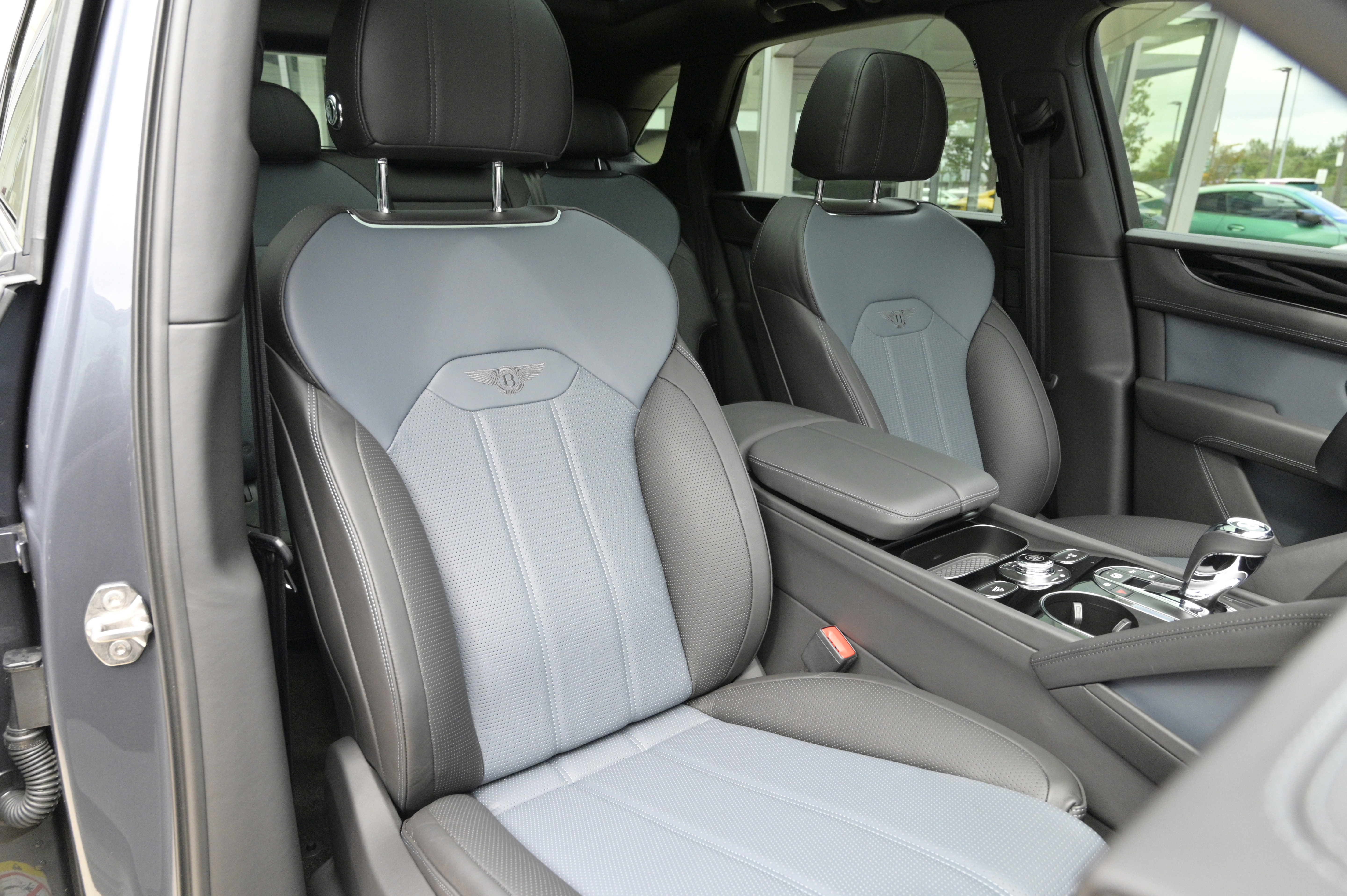 Used 2021 Bentley Bentayga image 56