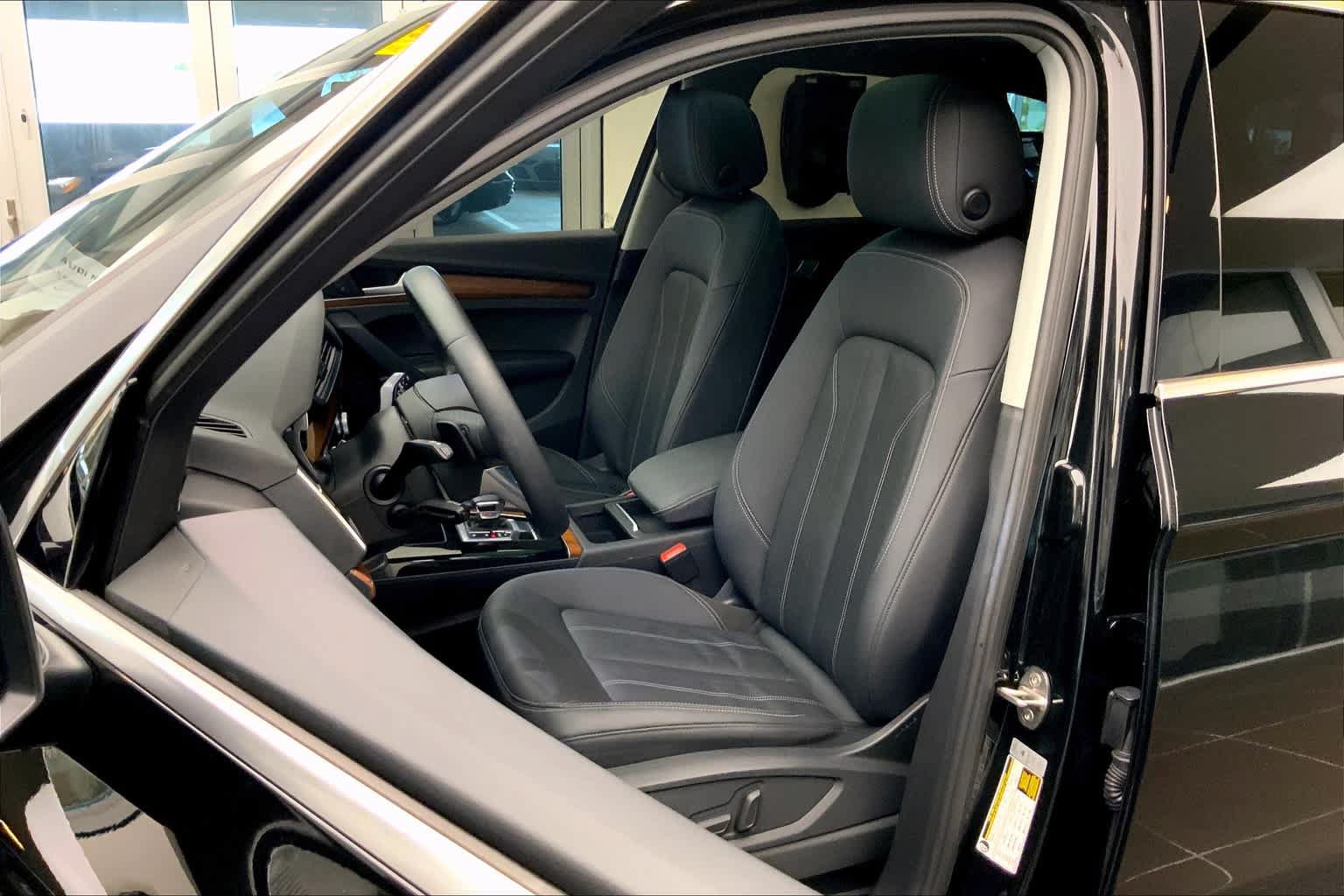 Used 2022 Audi Q5 2.0T Premium w/ Convenience Package AWD/4WD image 8