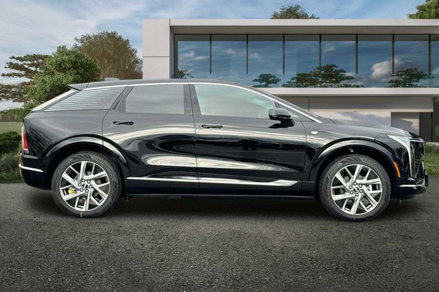 New 2026 Cadillac Optiq Luxury 1 image 3