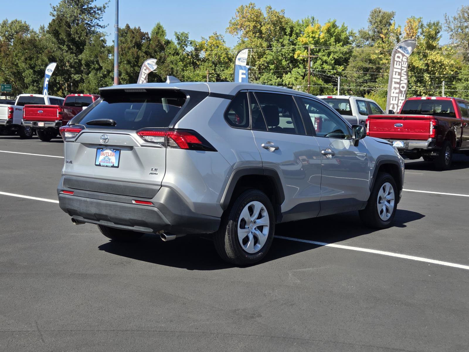 Used 2025 Toyota RAV4 LE AWD/4WD image 5