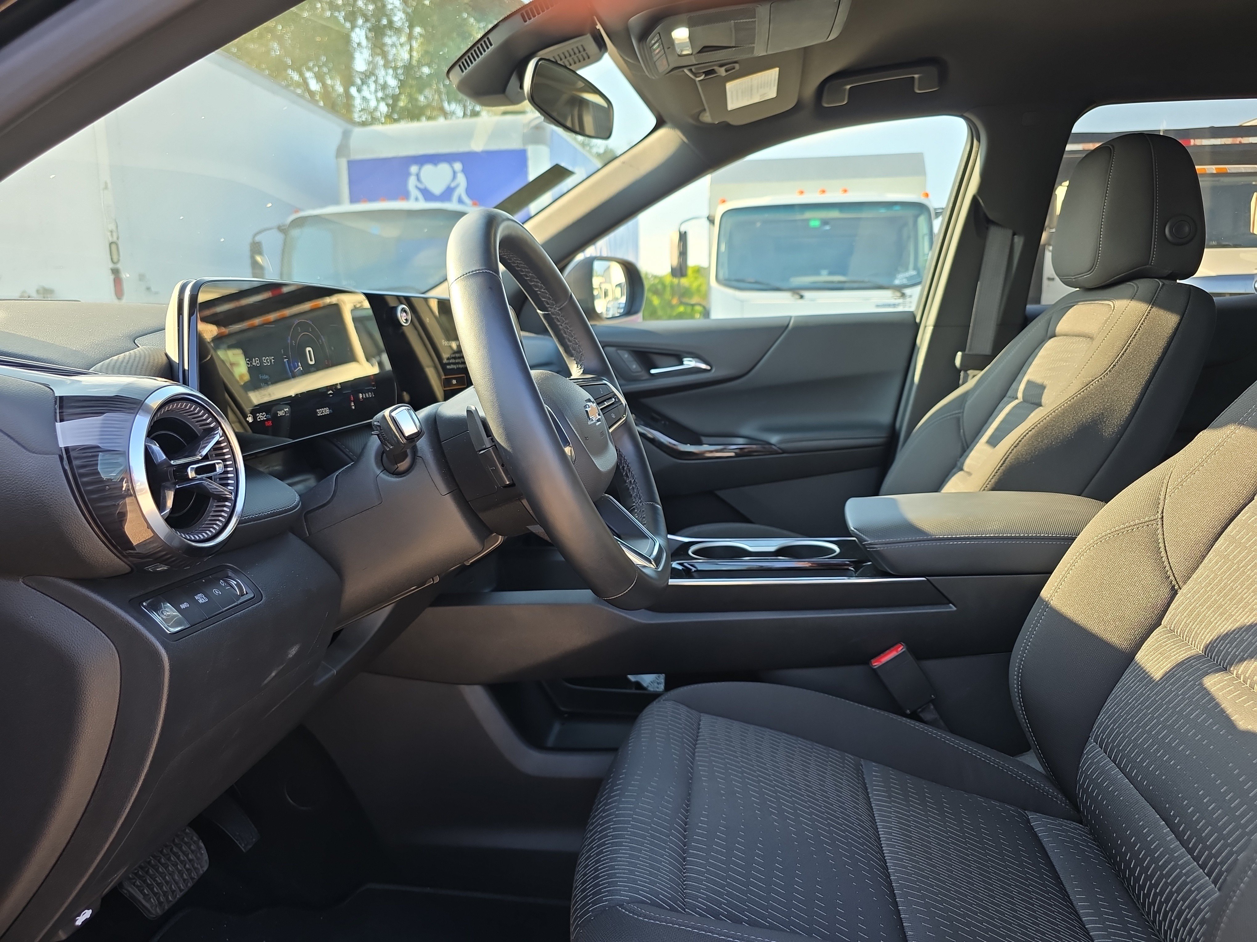 Used 2025 Chevrolet Equinox LT AWD/4WD image 24
