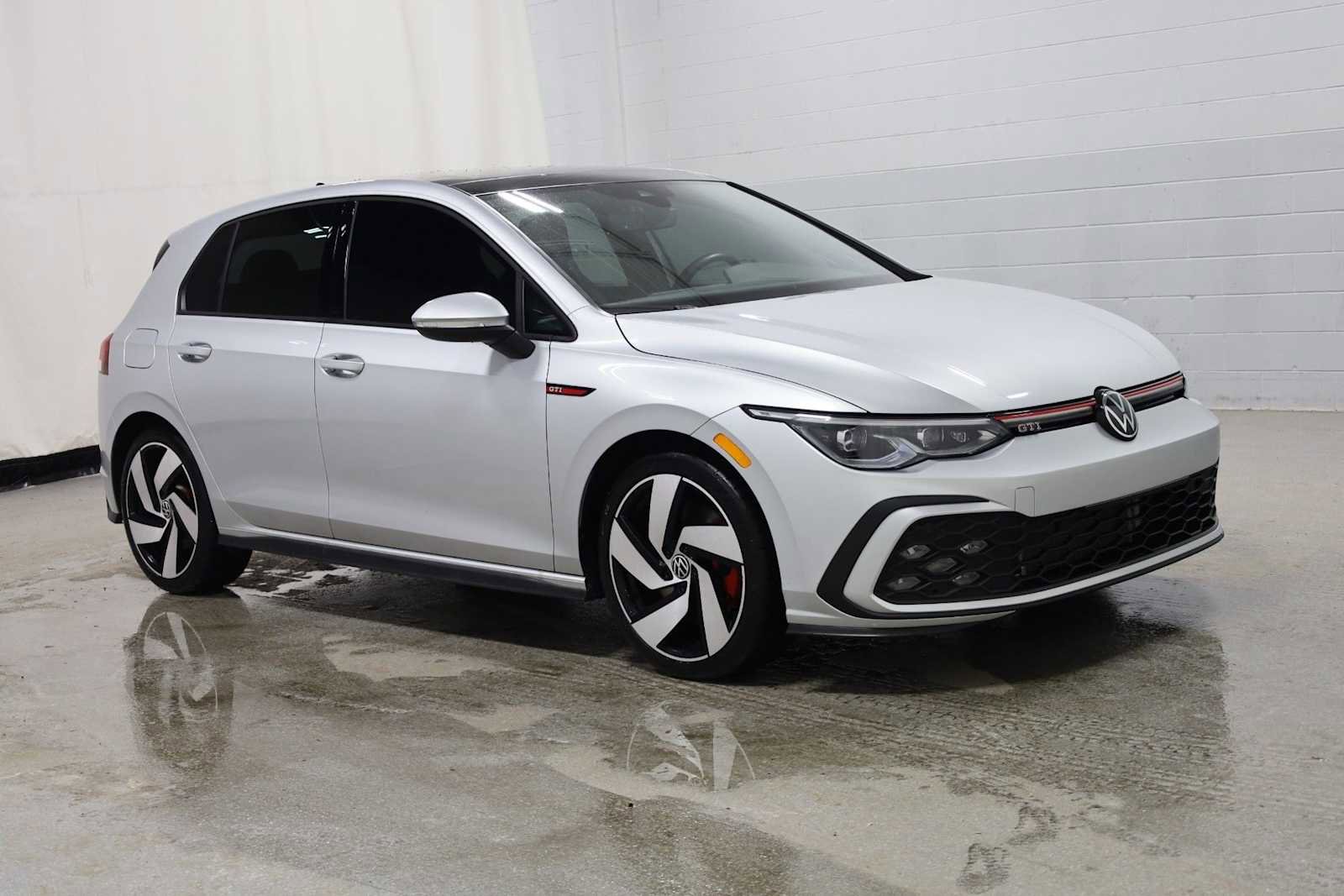 Used 2022 Volkswagen GTI SE image 13