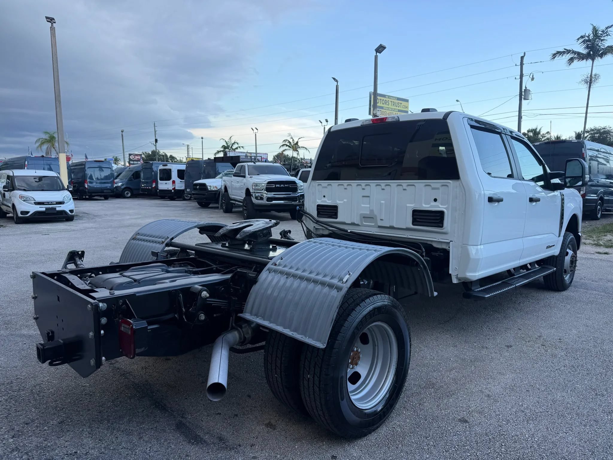 Used 2024 Ford F350 4x4 Crew Cab XL DRW w/ XL Chrome Package image 5