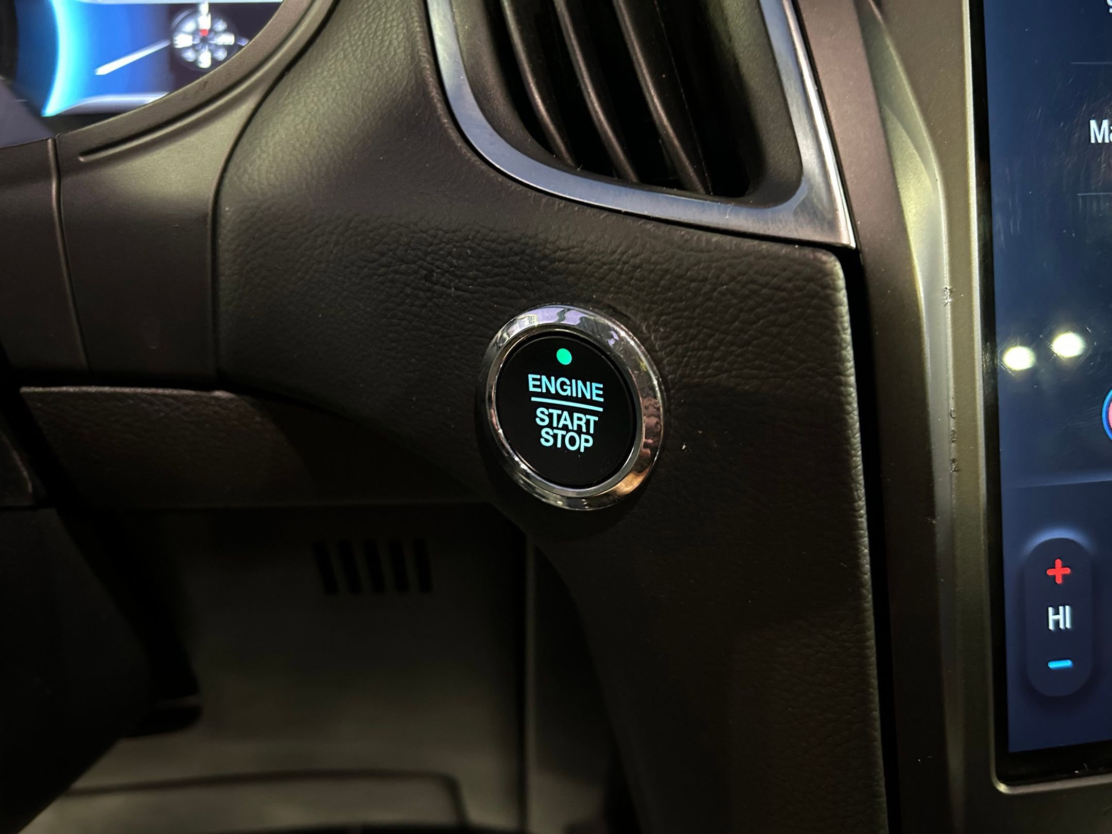 Used 2024 Ford Edge Titanium w/ Titanium Elite Package image 17