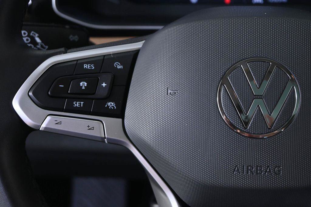 Used 2025 Volkswagen Jetta SEL FWD image 10