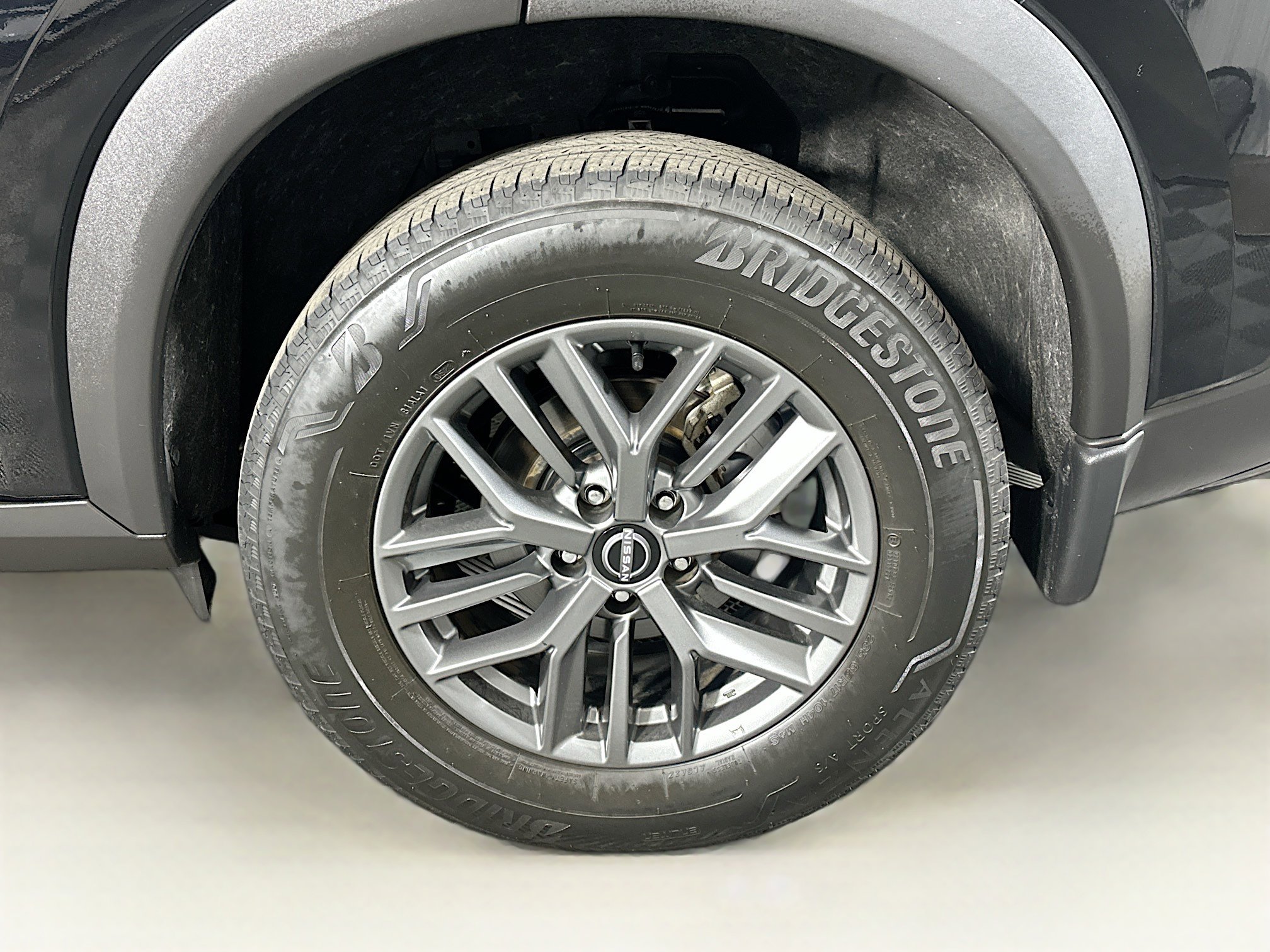 Used 2023 Nissan Rogue S image 11