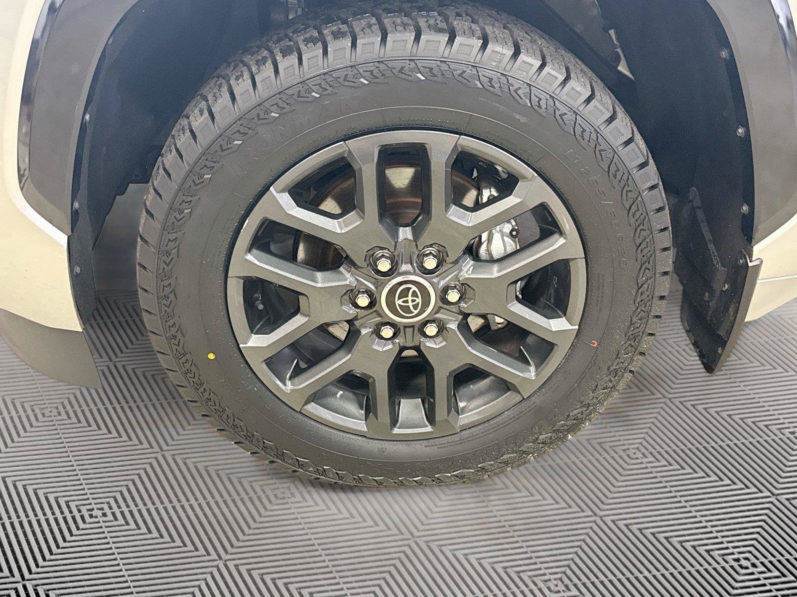 Used 2023 Toyota Sequoia Platinum AWD/4WD image 33