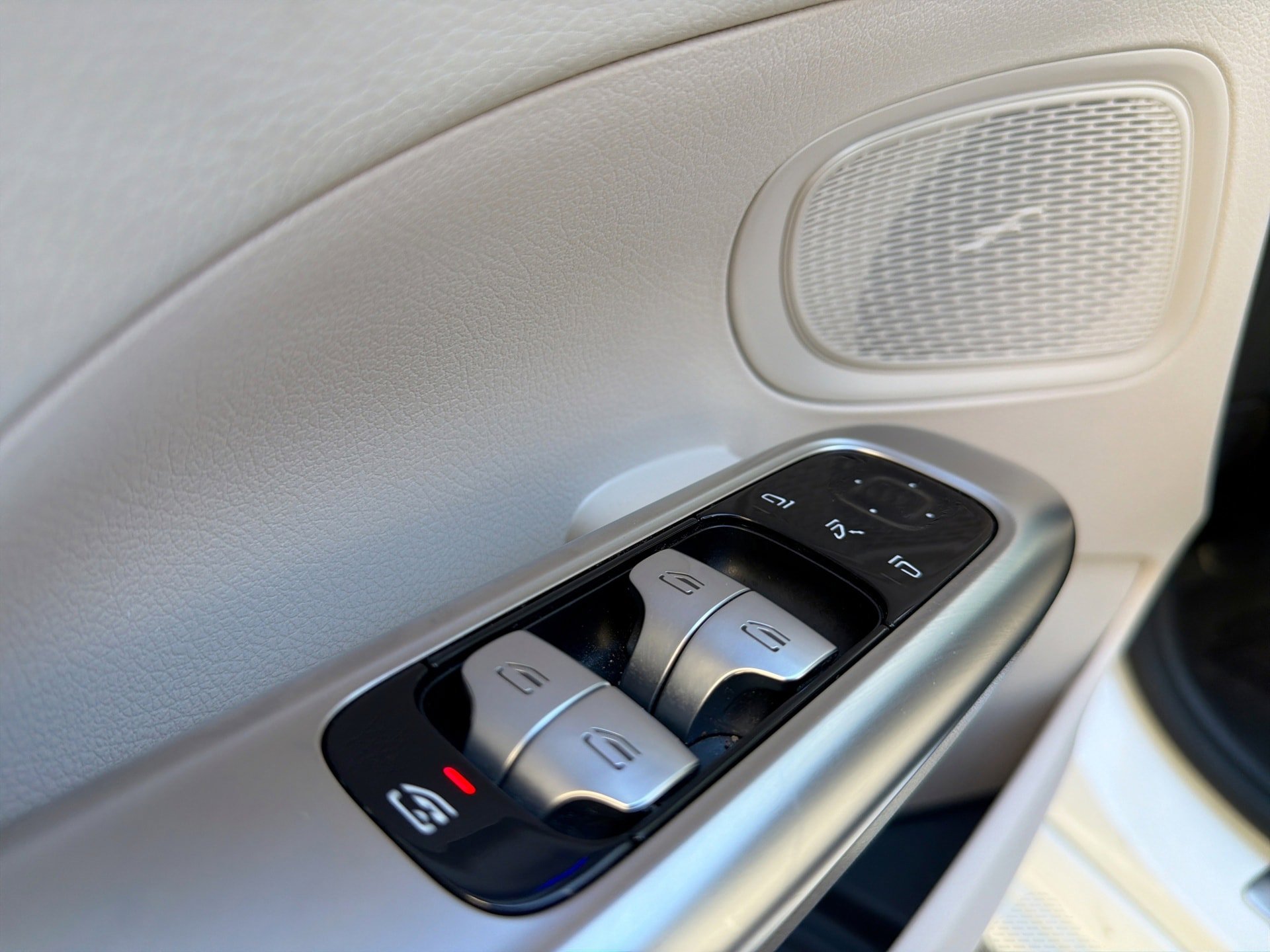 Used 2022 Mercedes-Benz C 300 Sedan image 15