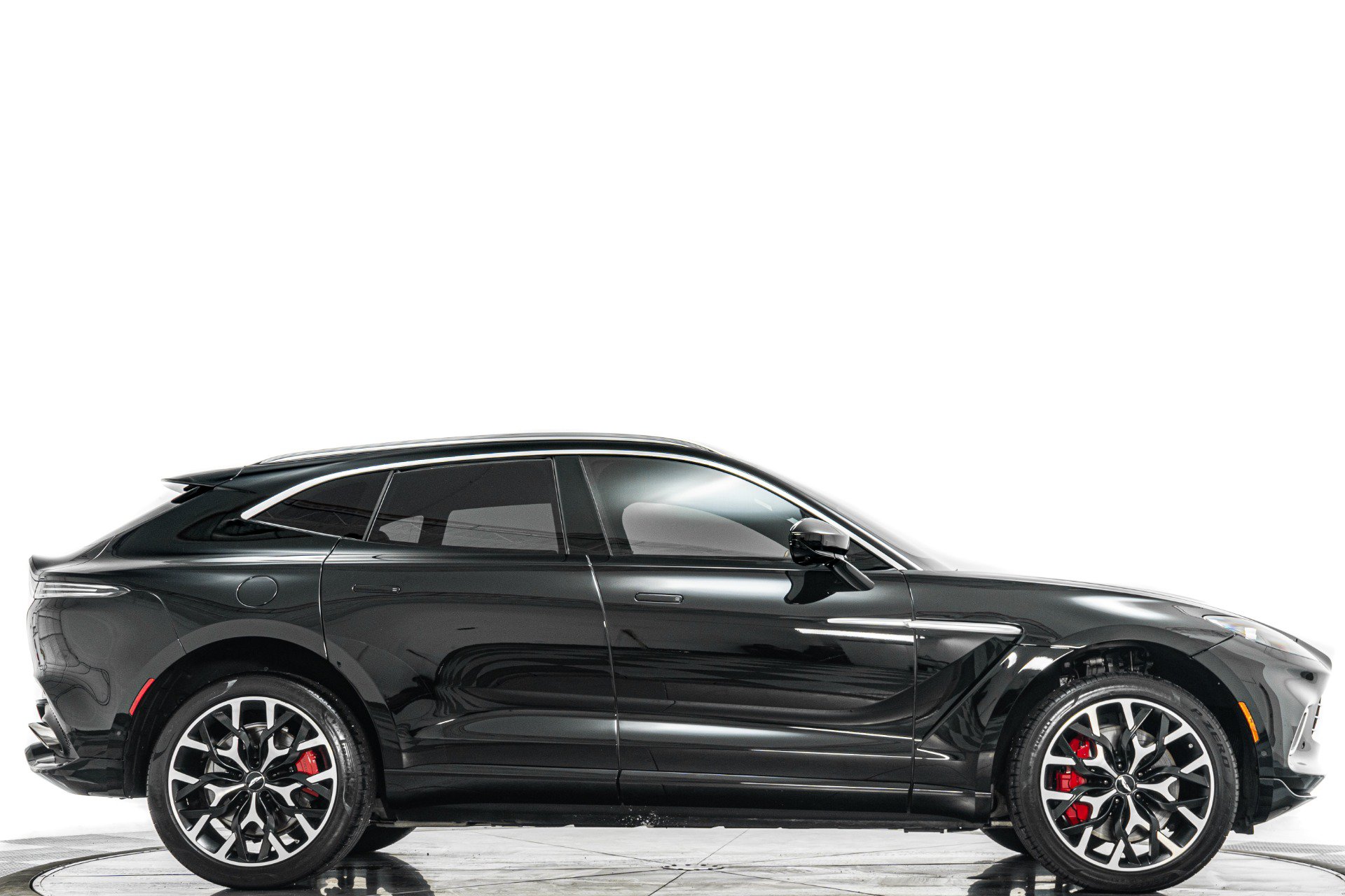 Used 2021 Aston Martin DBX AWD/4WD image 2