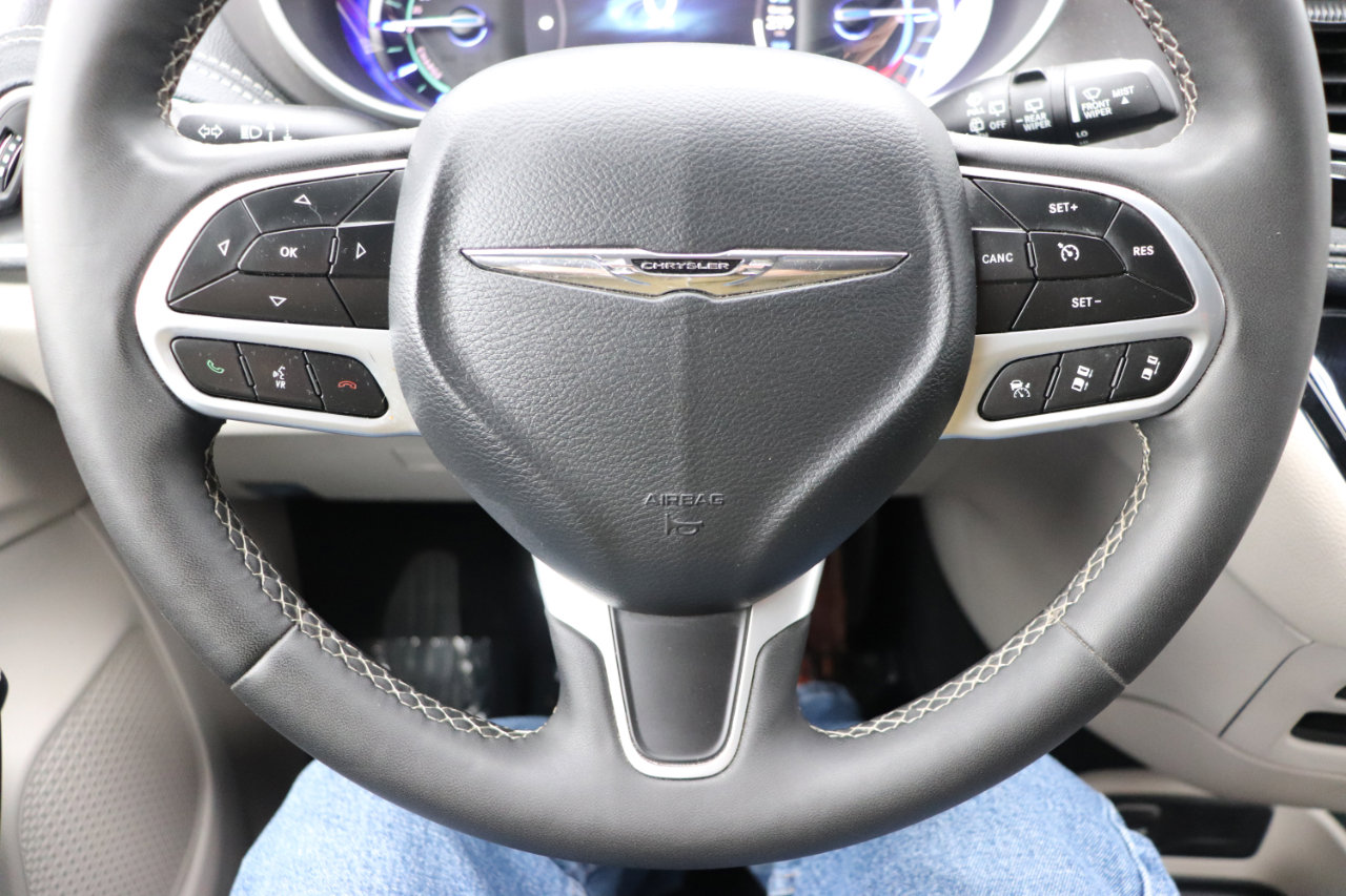 Used 2024 Chrysler Pacifica Limited image 34