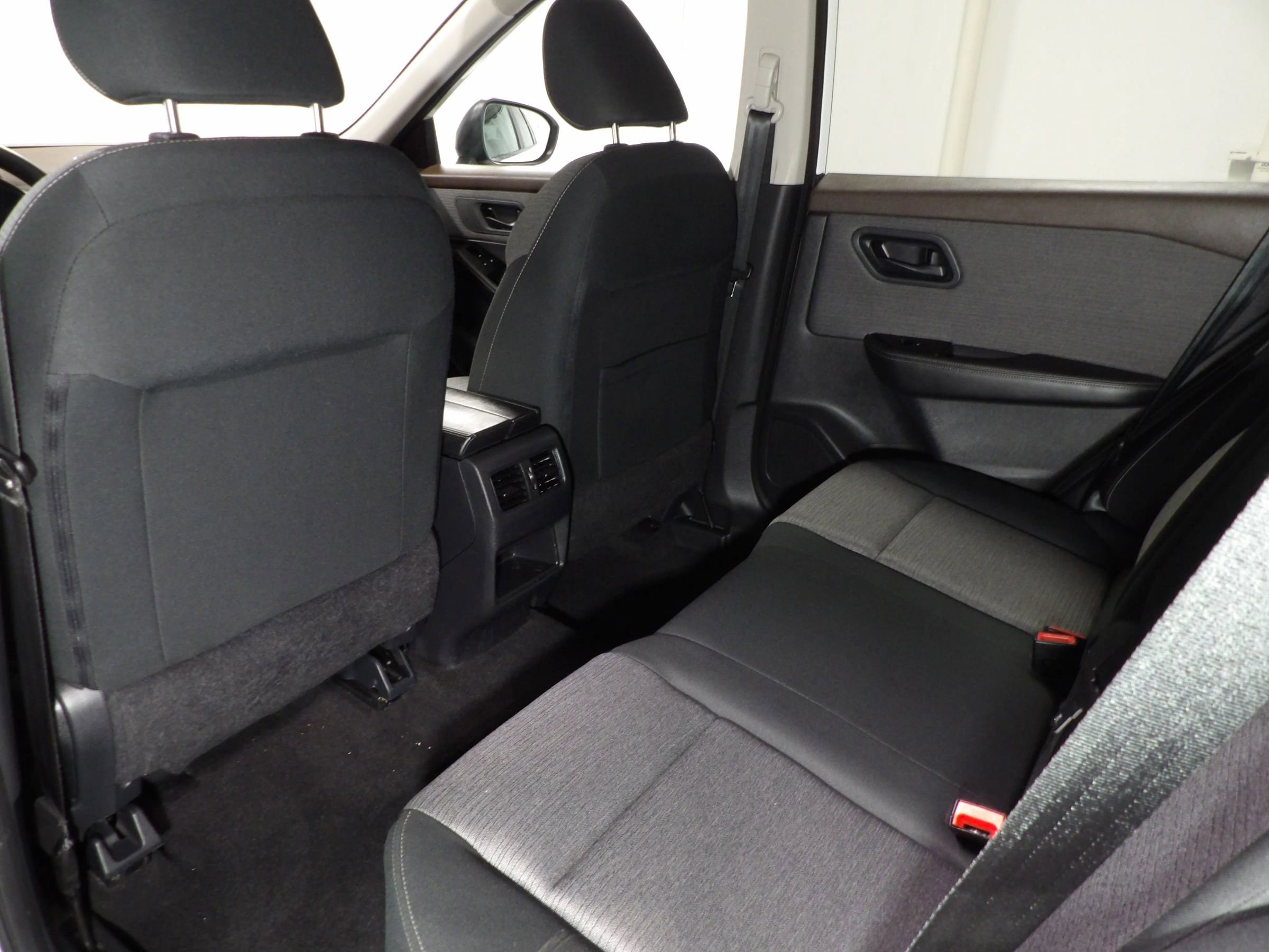 Used 2022 Nissan Rogue S AWD/4WD image 11