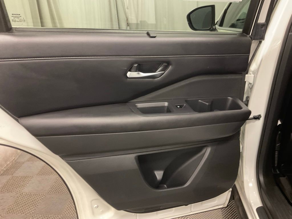 Used 2023 Nissan Pathfinder SL image 31