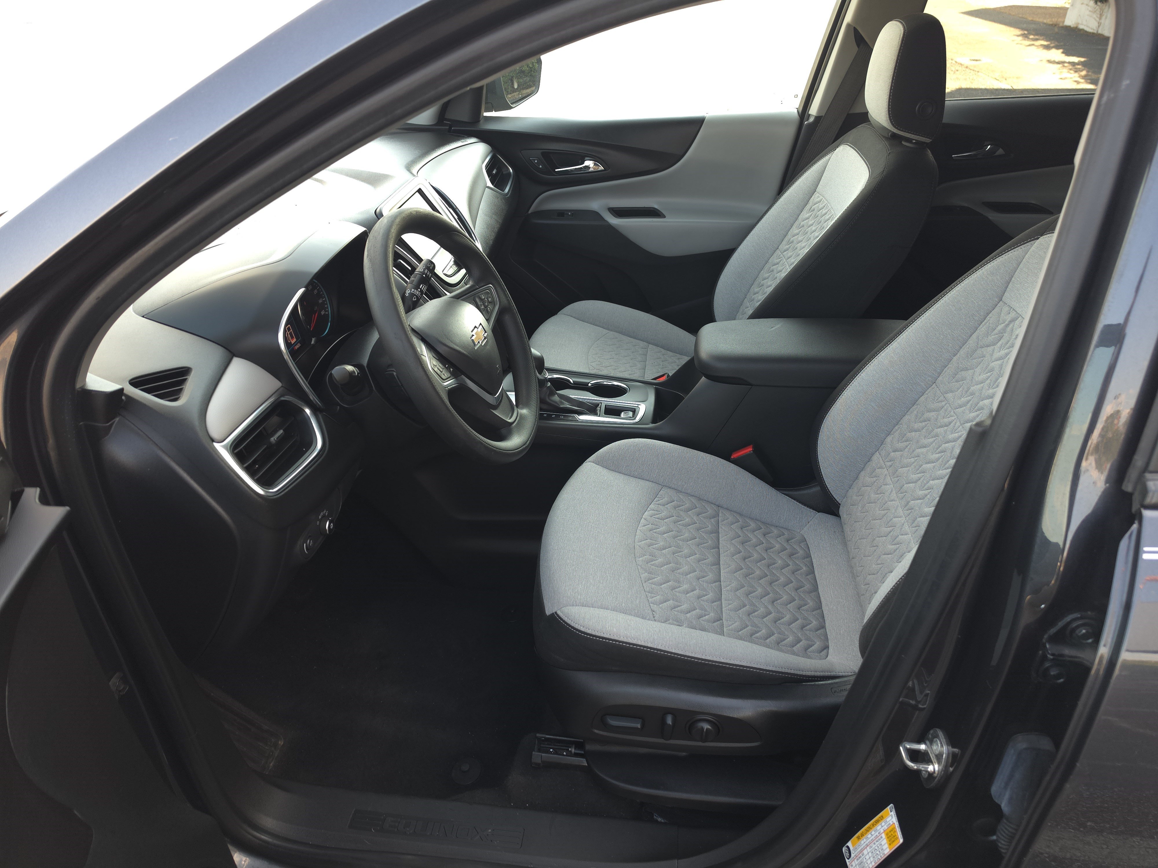 Used 2022 Chevrolet Equinox LS w/ LS Convenience Package FWD image 11