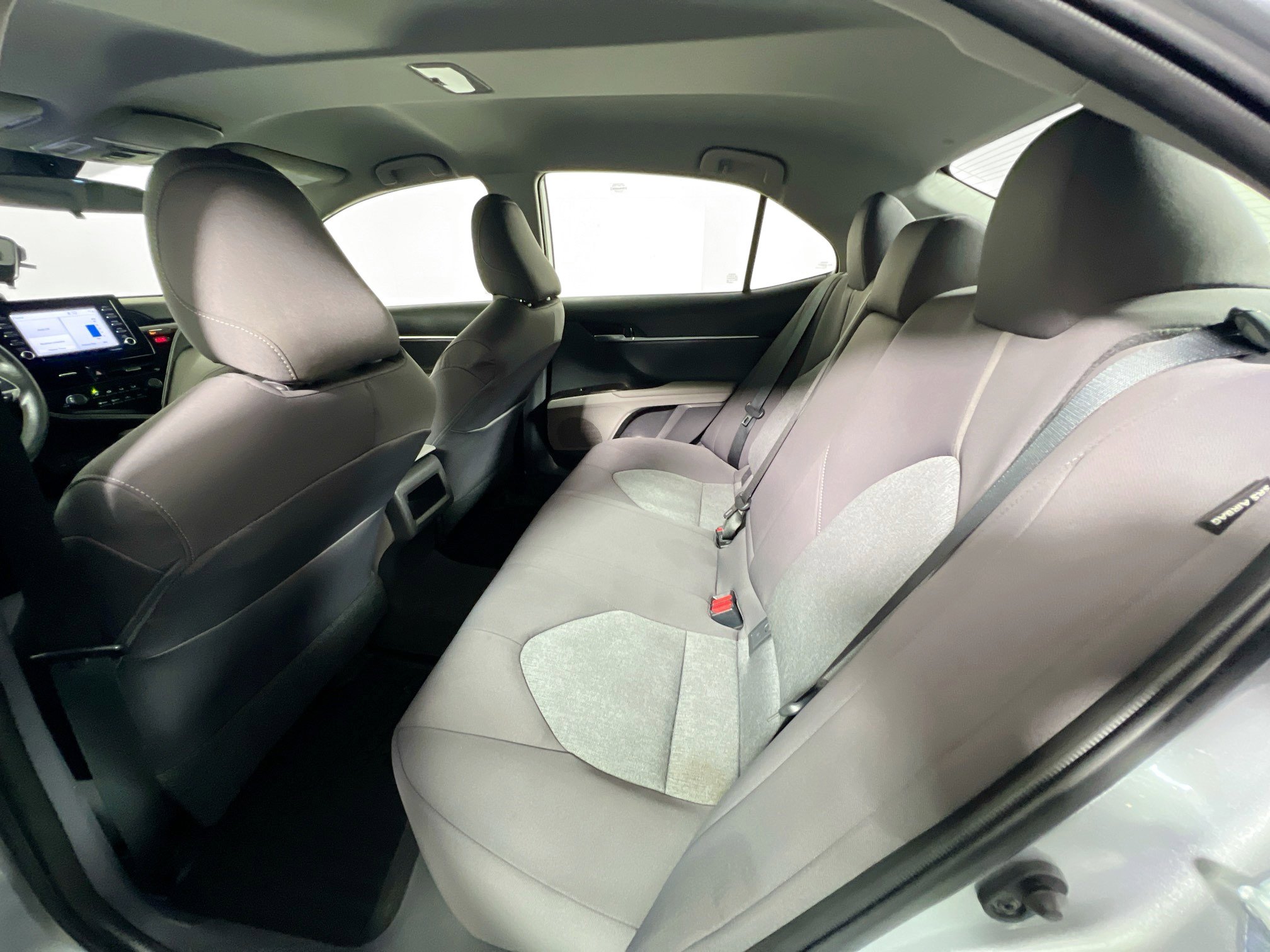 Used 2021 Toyota Camry LE image 28