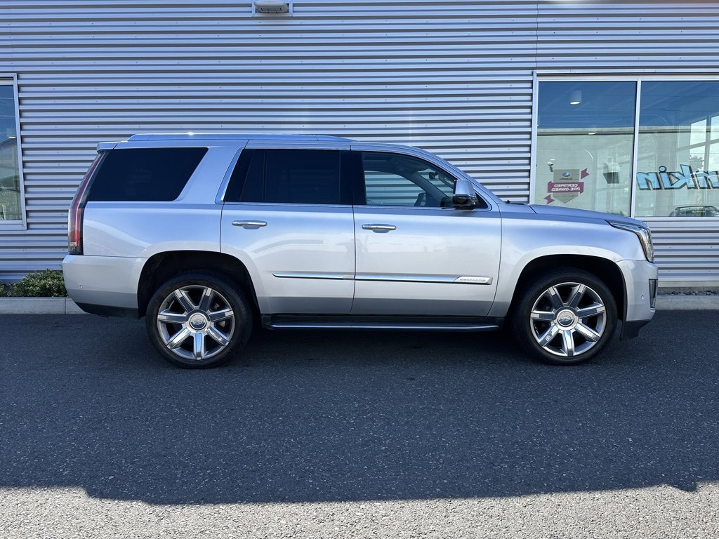 Used 2020 Cadillac Escalade Luxury image 2
