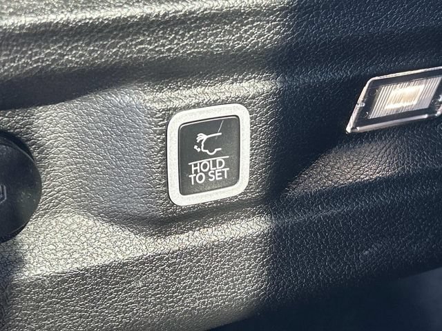 Used 2023 Jeep Grand Cherokee L Altitude AWD/4WD image 12