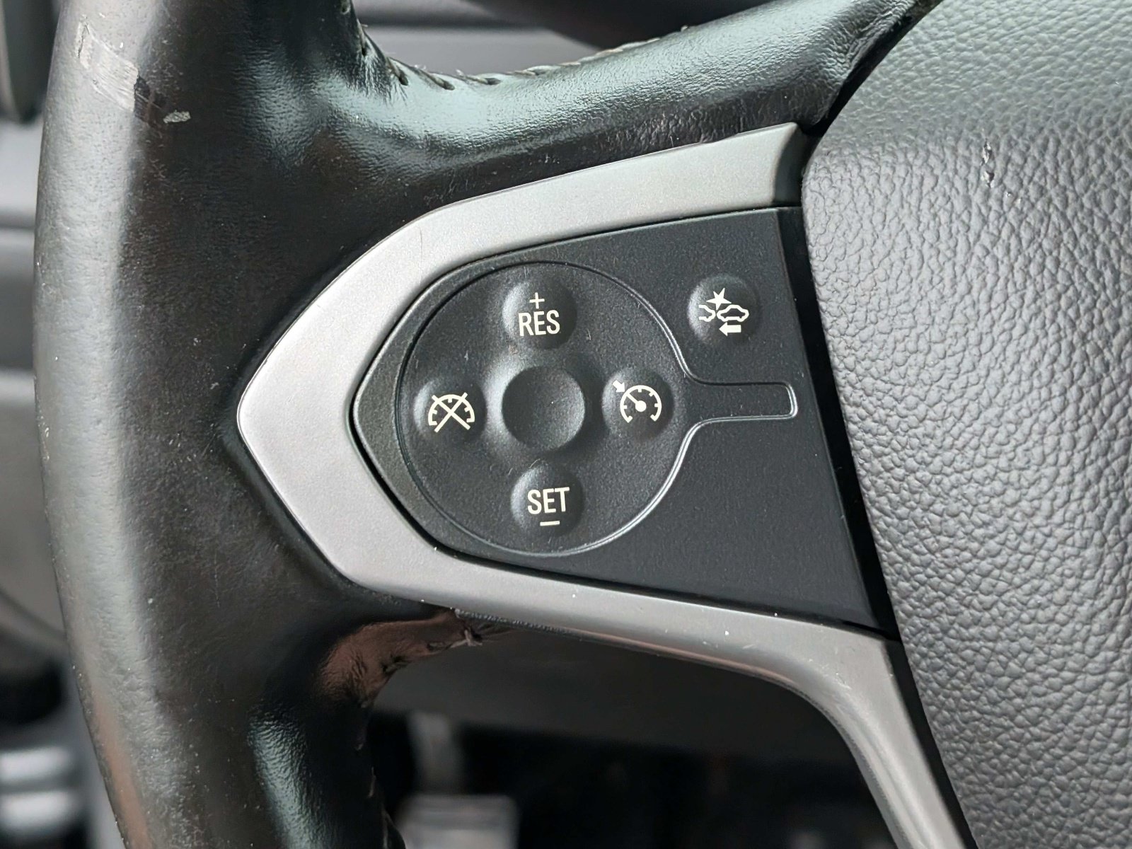 Used 2022 Chevrolet Colorado LT w/ Fleet Safety Package RWD image 22