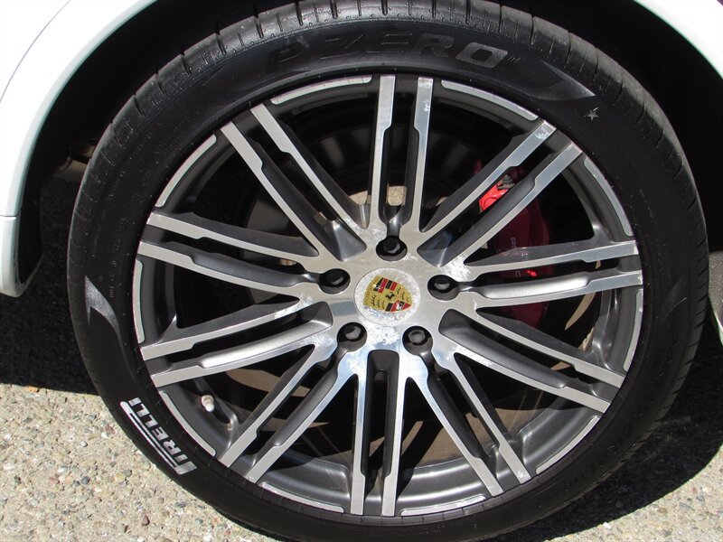 Used 2016 Porsche Cayenne GTS AWD/4WD image 38