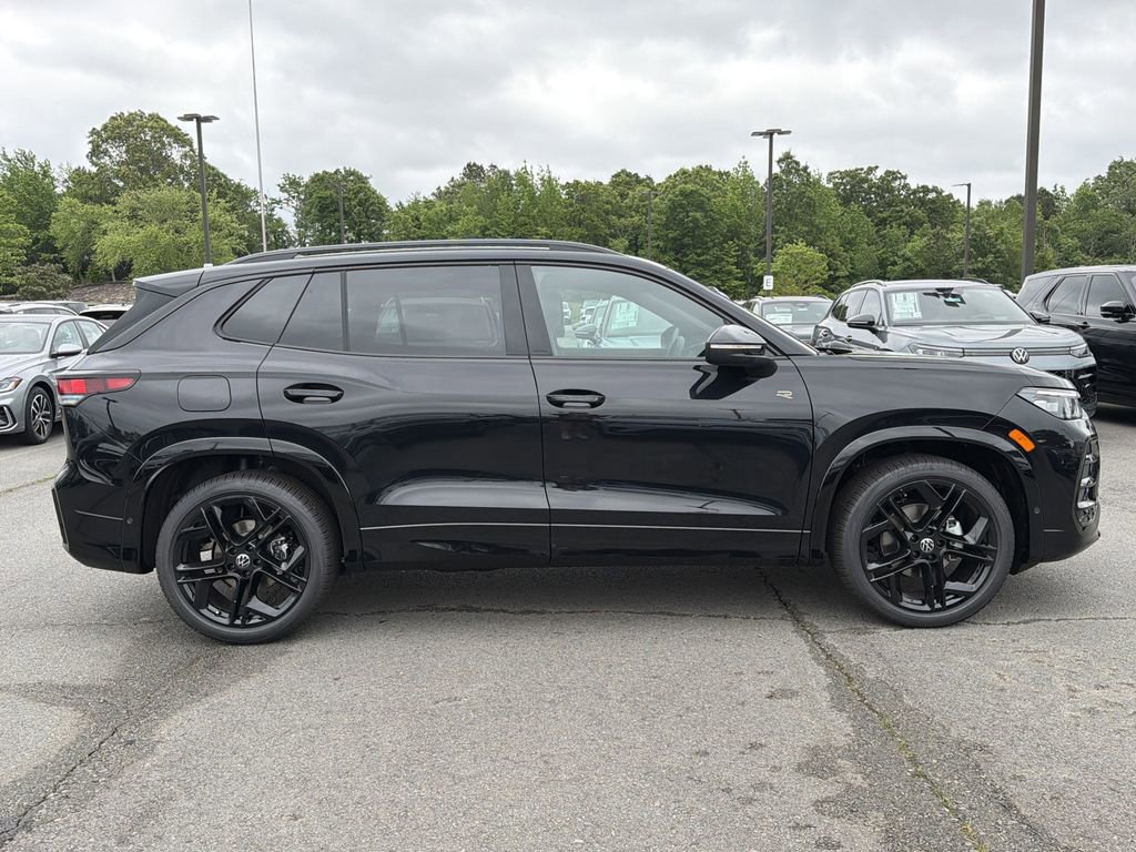 New 2026 Volkswagen Tiguan SE R-Line FWD image 6