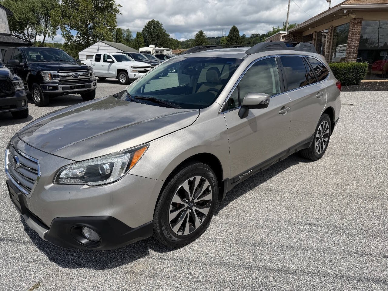 Used 2017 Subaru Outback 2.5i Limited AWD/4WD image 2