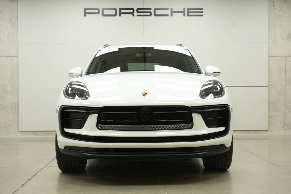 Certified 2026 Porsche Macan AWD/4WD image 11