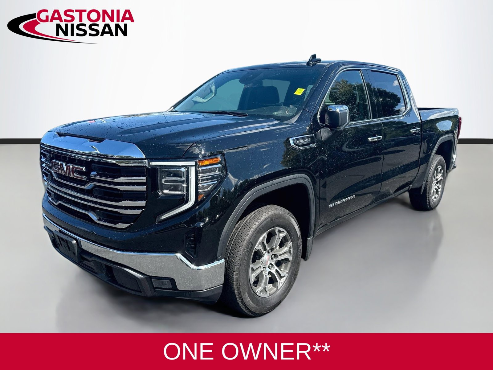 Used 2025 GMC Sierra 1500 SLT AWD/4WD image 3