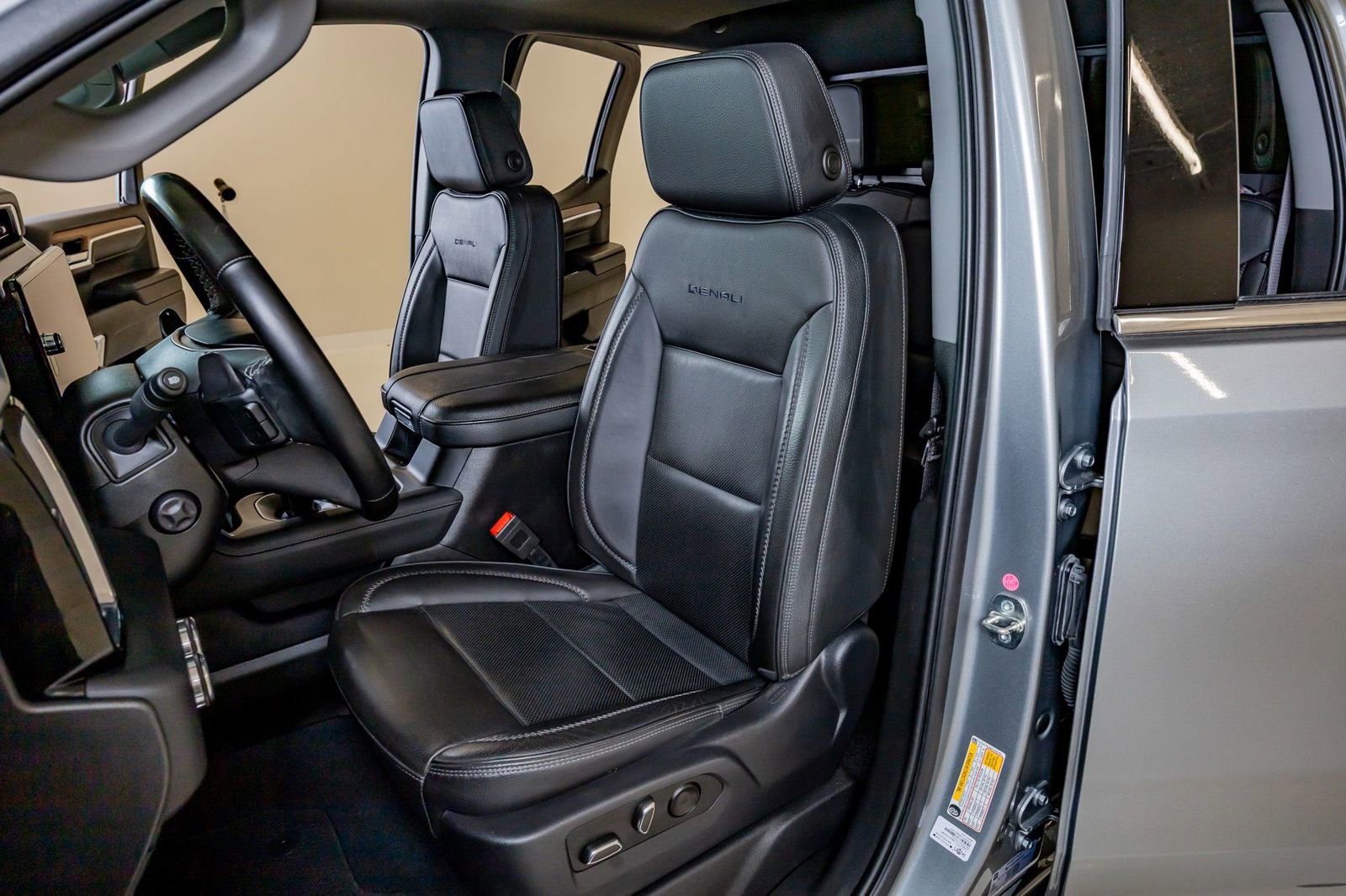 Used 2023 GMC Sierra 1500 Denali w/ Denali Reserve Package AWD/4WD image 29